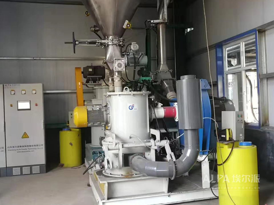 TSM<a href=http://shxnyz.cn/chanpin/144.html target=_blank class=infotextkey><a href=http://shxnyz.cn/chanpin/145.html target=_blank class=infotextkey>小蘇打</a></a>粉碎機(jī)設(shè)備實(shí)例圖